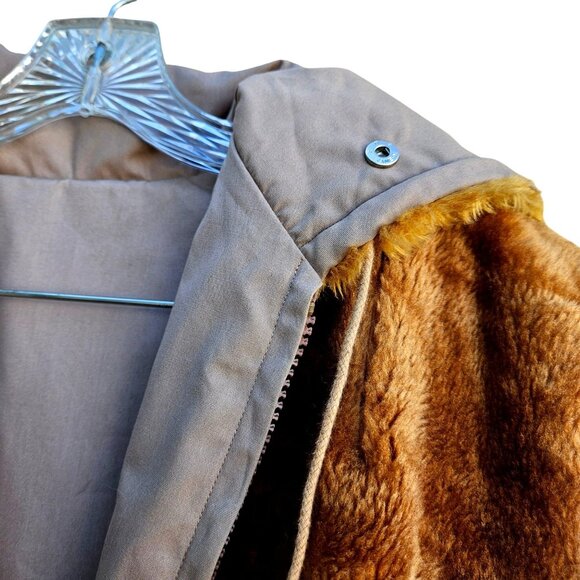 Vintage Triton Hall Hong Kong Men’s Ski Jacket Faux Fur Lined Beige Hood - Picture 16 of 16